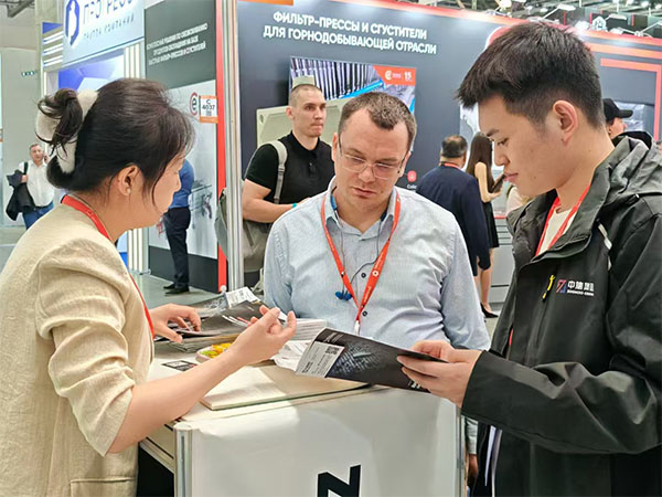 展會現(xiàn)場.jpg 展會現(xiàn)場.jpg